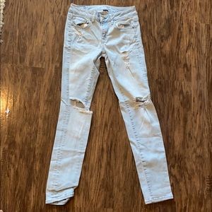 American Eagle light wash blue jeans